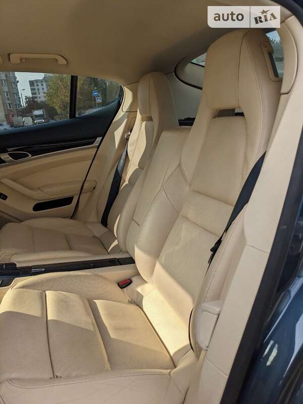 Фастбек Porsche Panamera 2010 в Києві