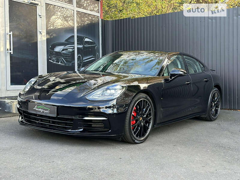 Фастбек Porsche Panamera 2018 в Києві