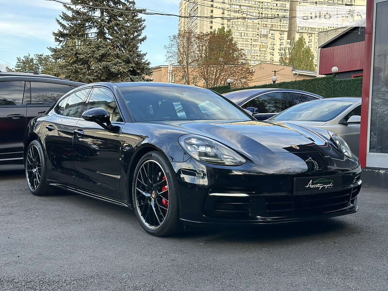 Фастбэк Porsche Panamera 2018 в Киеве