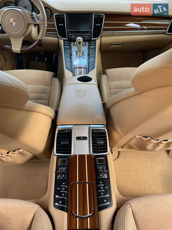 Фастбэк Porsche Panamera 2013 в Новоднестровске