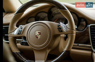 Фастбэк Porsche Panamera 2012 в 