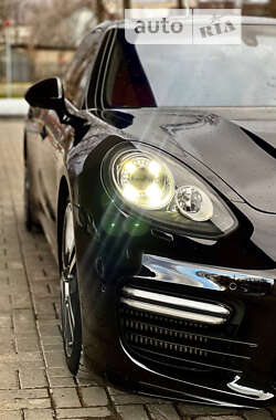 Фастбэк Porsche Panamera 2013 в 