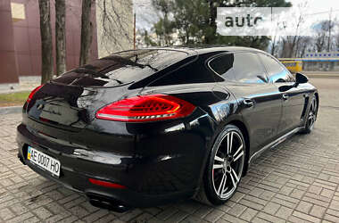 Фастбэк Porsche Panamera 2013 в 