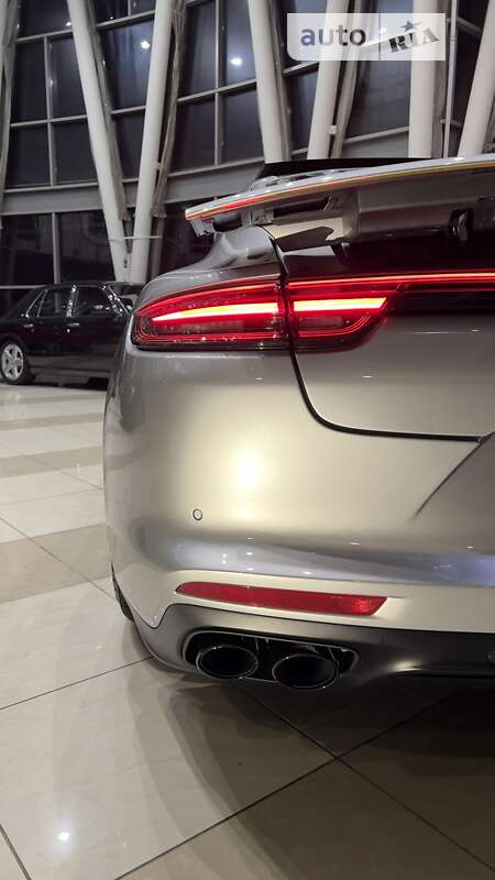 Фастбэк Porsche Panamera 2019 в Киеве