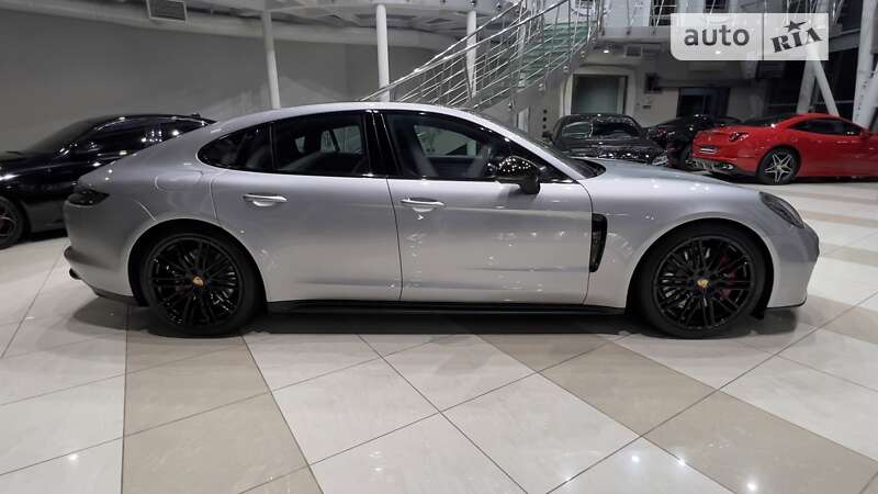 Фастбэк Porsche Panamera 2019 в Киеве