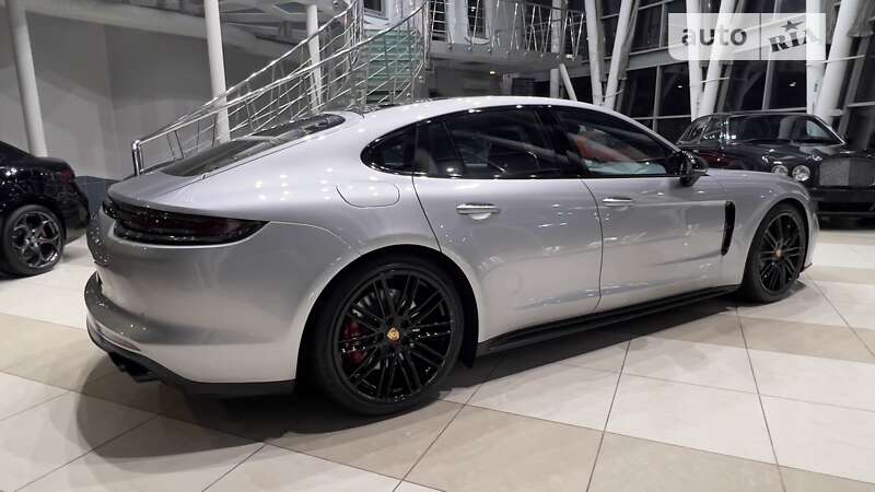 Фастбэк Porsche Panamera 2019 в Киеве