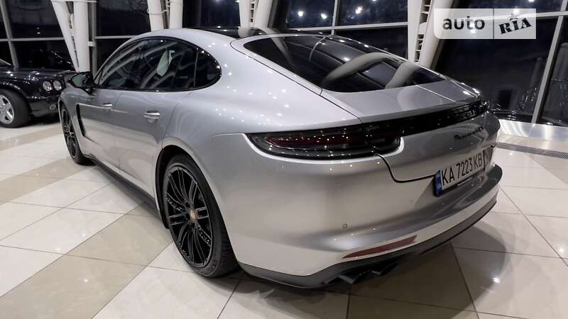 Фастбэк Porsche Panamera 2019 в Киеве