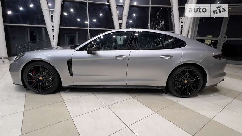 Фастбэк Porsche Panamera 2019 в Киеве