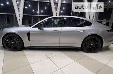 Фастбек Porsche Panamera 2019 в 
