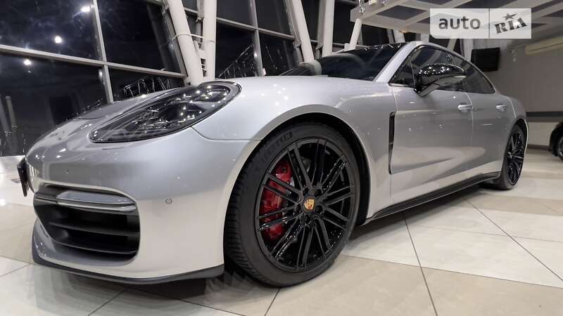 Фастбэк Porsche Panamera 2019 в Киеве