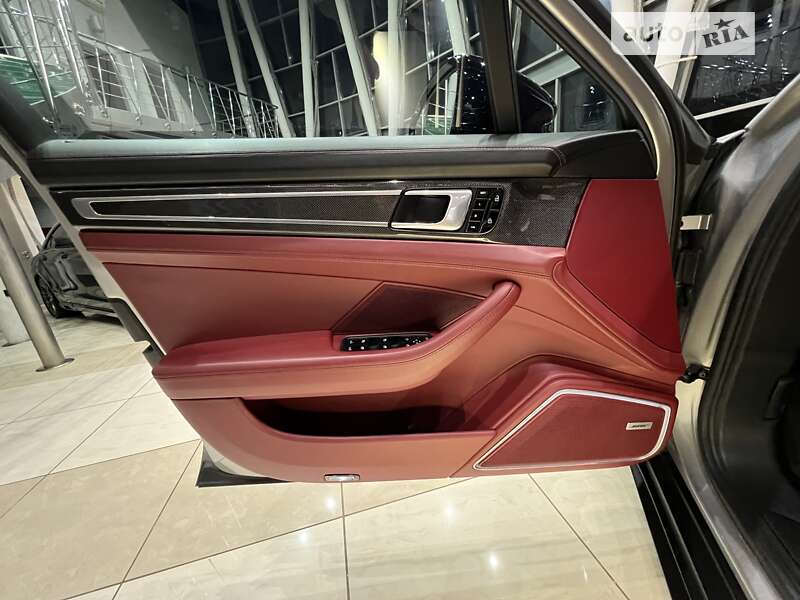 Фастбэк Porsche Panamera 2019 в Киеве