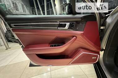 Фастбек Porsche Panamera 2019 в 