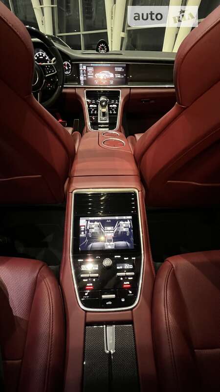 Фастбэк Porsche Panamera 2019 в Киеве
