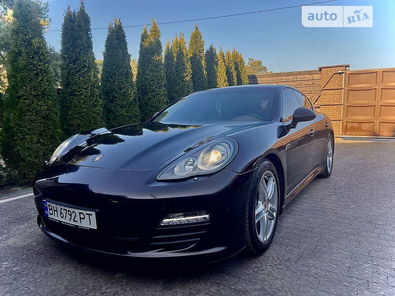 Фастбэк Porsche Panamera 2012 в Николаеве