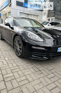 Фастбэк Porsche Panamera 2014 в Одессе