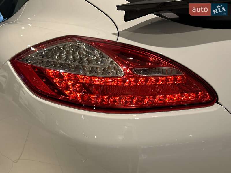 Фастбек Porsche Panamera 2012 в Києві фото 13 Фастбек Porsche Panamera 2012 в Києві