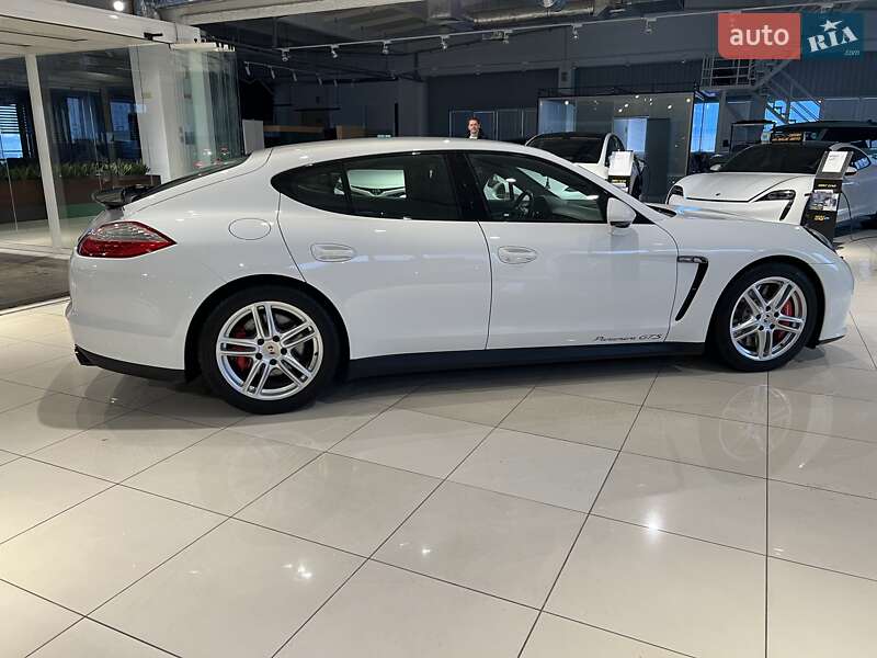 Фастбек Porsche Panamera 2012 в Києві фото 21 Фастбек Porsche Panamera 2012 в Києві