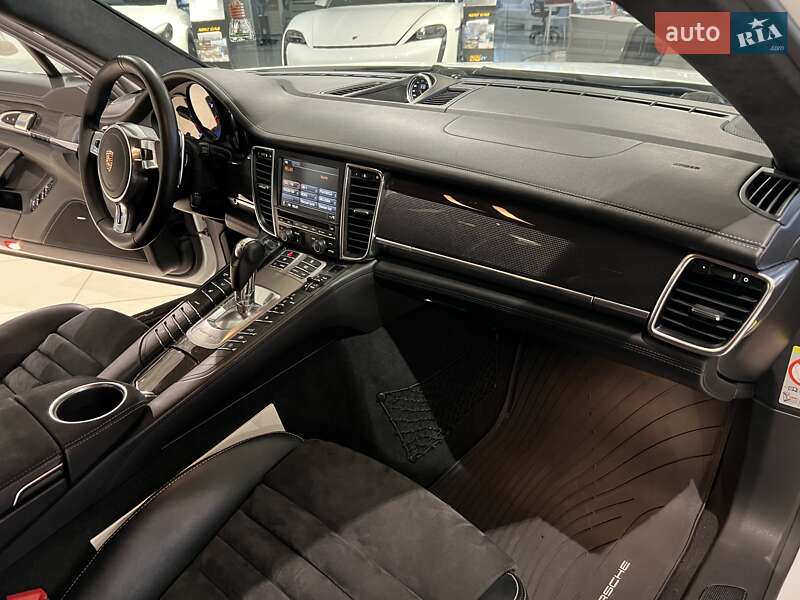 Фастбек Porsche Panamera 2012 в Києві фото 47 Фастбек Porsche Panamera 2012 в Києві