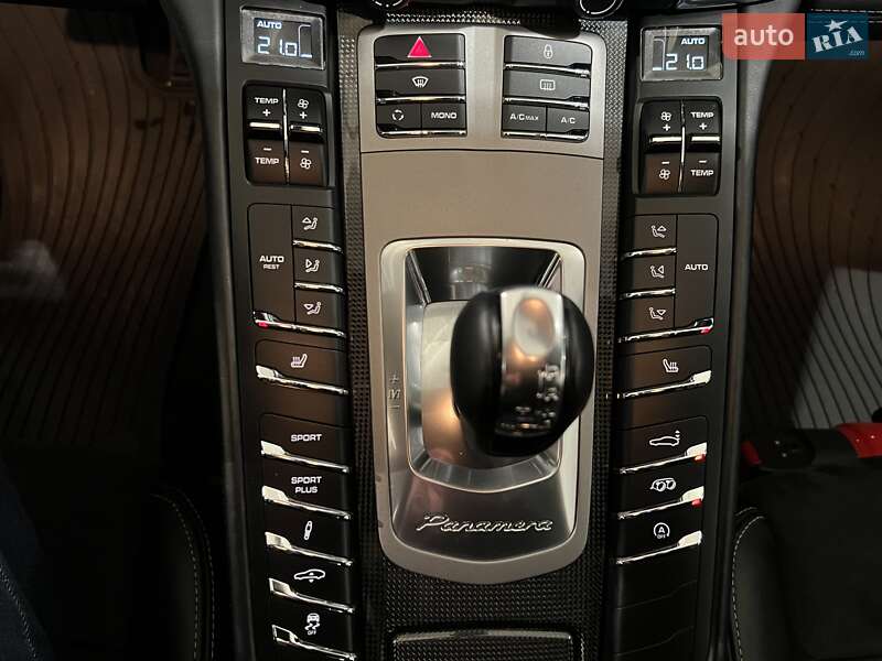 Фастбек Porsche Panamera 2012 в Києві фото 57 Фастбек Porsche Panamera 2012 в Києві