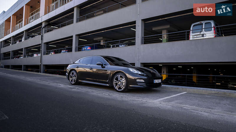 Фастбэк Porsche Panamera 2010 в Львове фото 4 Фастбэк Porsche Panamera 2010 в Львове