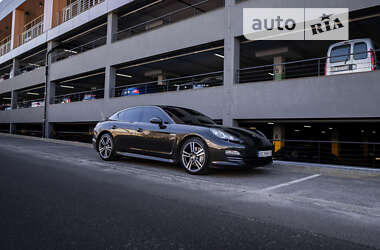 Фастбэк Porsche Panamera 2010 в Львове