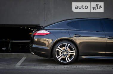 Фастбэк Porsche Panamera 2010 в Львове