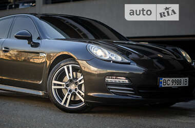 Фастбэк Porsche Panamera 2010 в Львове