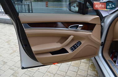 Фастбэк Porsche Panamera 2011 в 