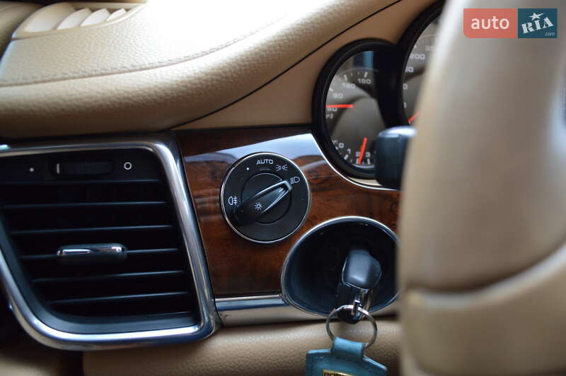 Фастбэк Porsche Panamera 2011 в Львове