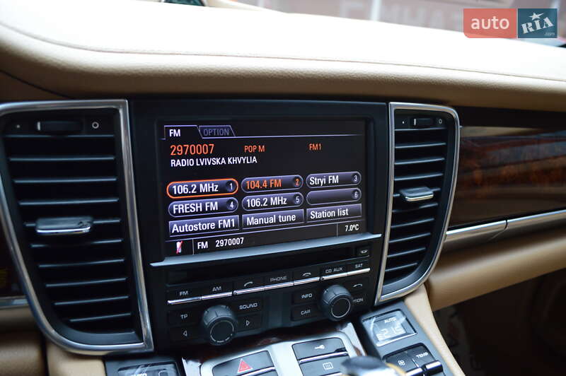 Фастбэк Porsche Panamera 2011 в Львове