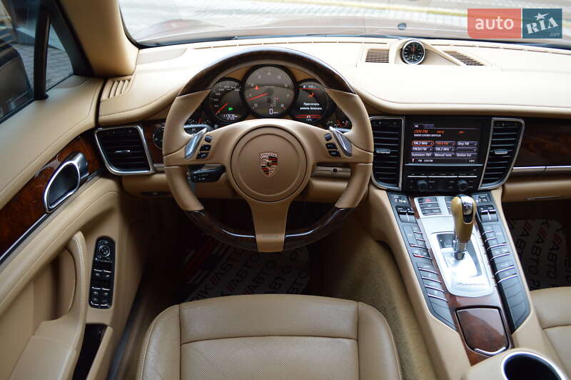 Фастбэк Porsche Panamera 2011 в Львове