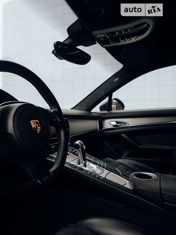 Фастбэк Porsche Panamera 2012 в Кременчуге