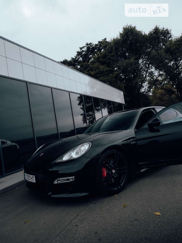 Фастбэк Porsche Panamera 2012 в Кременчуге