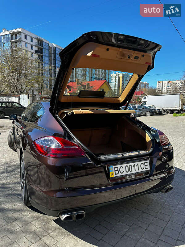 Фастбэк Porsche Panamera 2012 в Львове