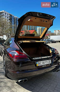 Фастбэк Porsche Panamera 2012 в 