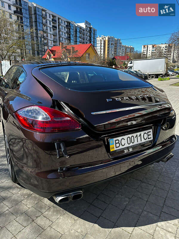 Фастбэк Porsche Panamera 2012 в Львове