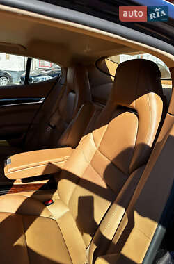 Фастбэк Porsche Panamera 2012 в 