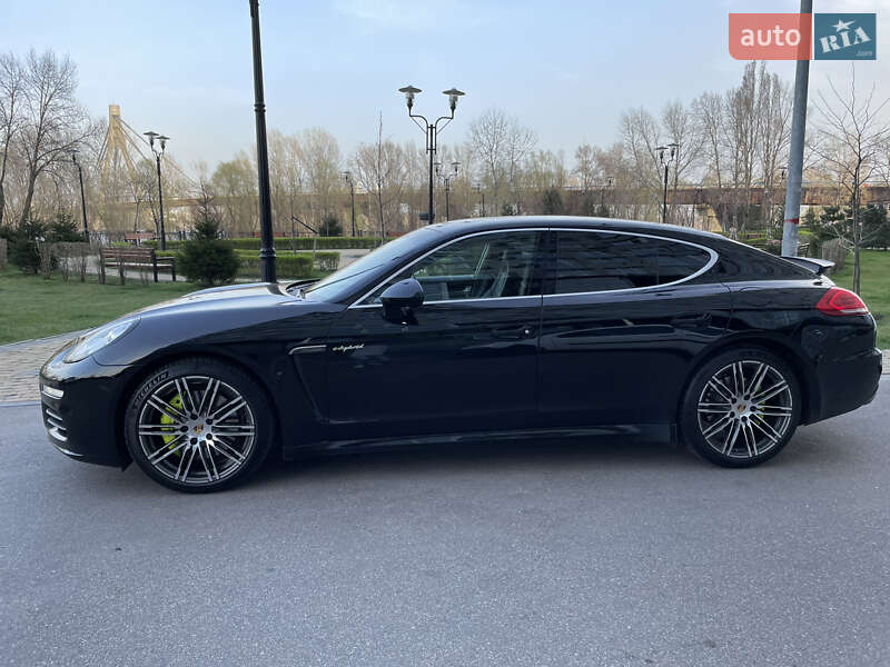 Фастбэк Porsche Panamera 2013 в Киеве