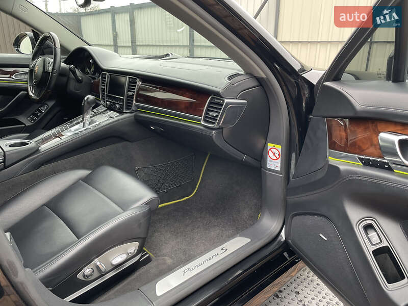 Фастбэк Porsche Panamera 2013 в Киеве