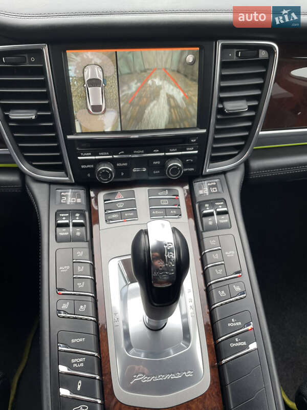 Фастбэк Porsche Panamera 2013 в Киеве