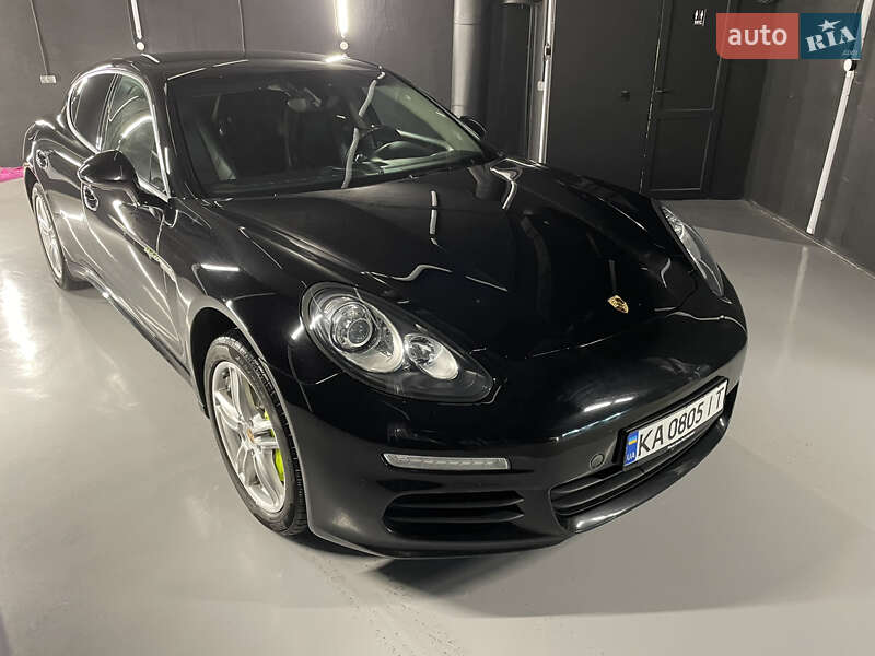 Фастбэк Porsche Panamera 2013 в Киеве