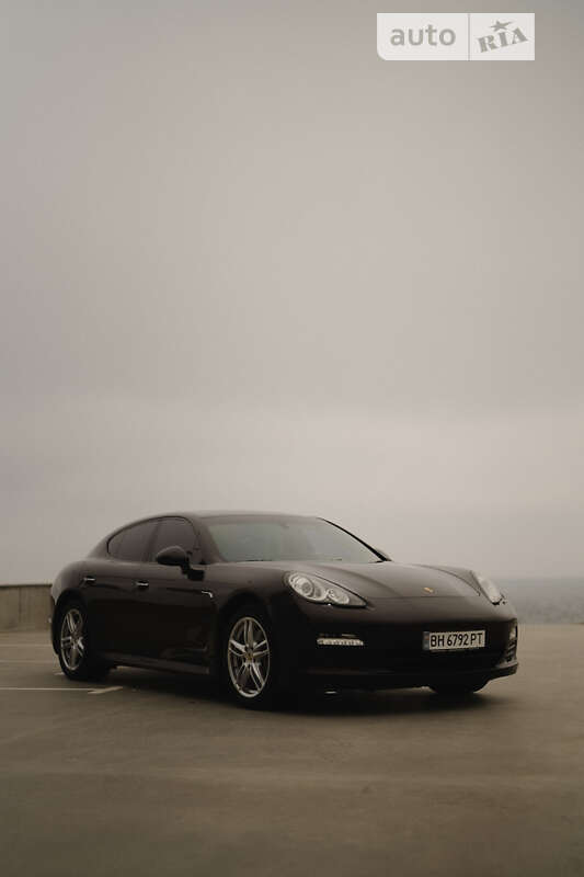 Фастбэк Porsche Panamera 2012 в Николаеве