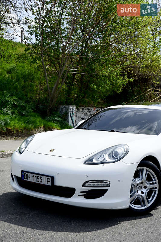 Фастбэк Porsche Panamera 2011 в Одессе