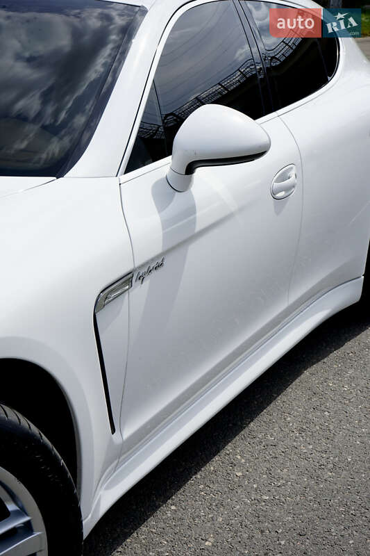 Фастбэк Porsche Panamera 2011 в Одессе