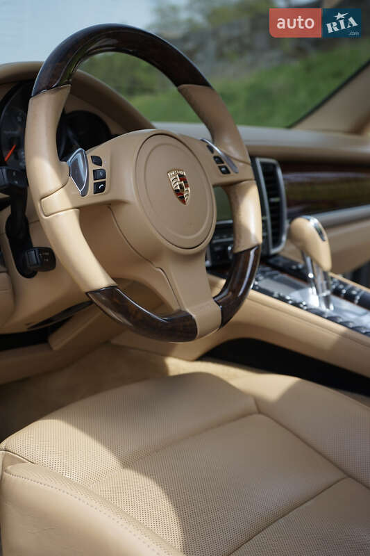 Фастбэк Porsche Panamera 2011 в Одессе
