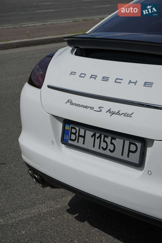 Фастбэк Porsche Panamera 2011 в Одессе