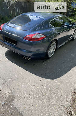 Фастбэк Porsche Panamera 2011 в Киеве