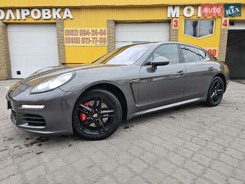 Фастбек Porsche Panamera 2013 в Черкасах