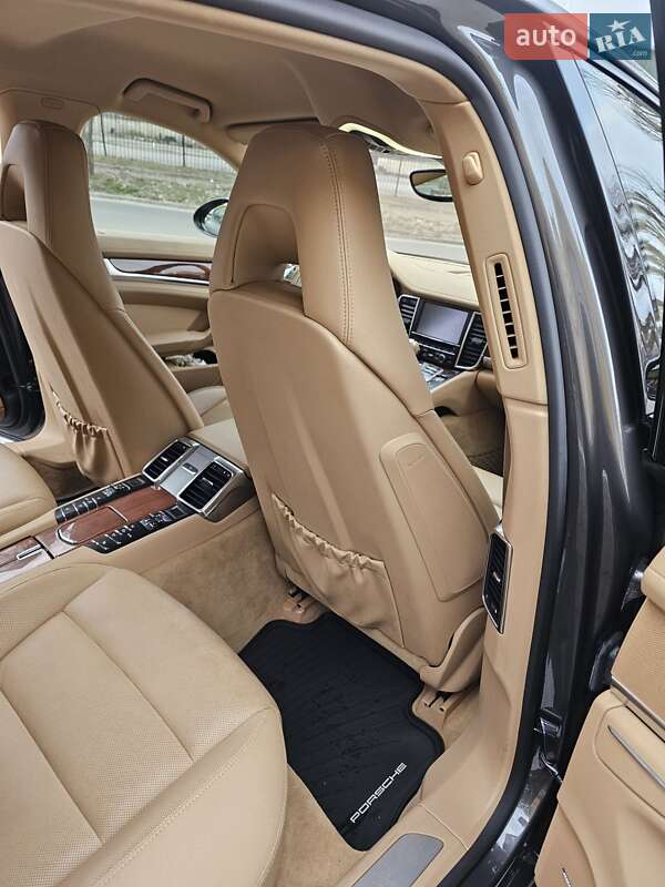 Фастбек Porsche Panamera 2013 в Черкасах