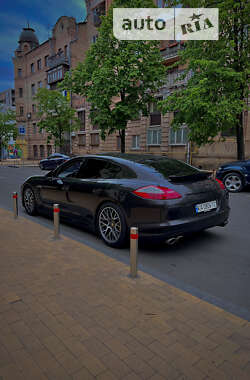 Фастбэк Porsche Panamera 2011 в Киеве